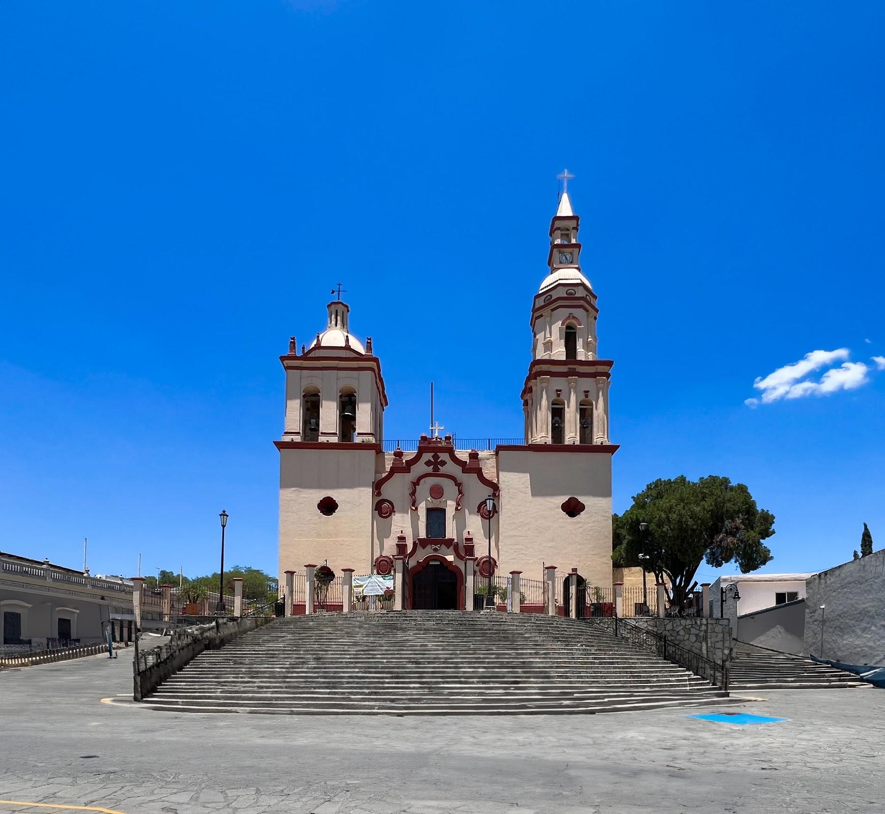 Parroquia de Santiago Apóstol en Santiago