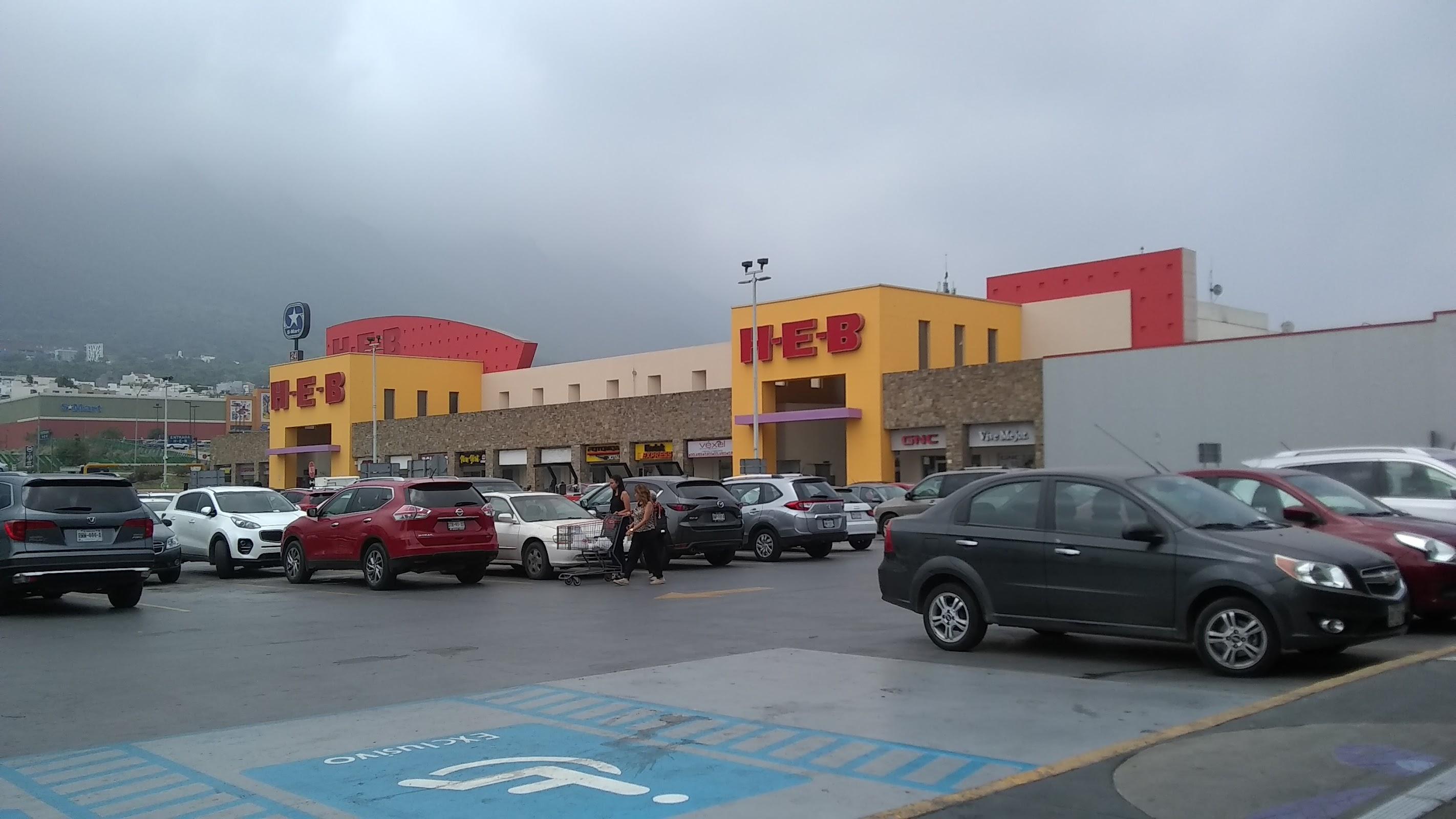 Plaza Cumbres en Monterrey