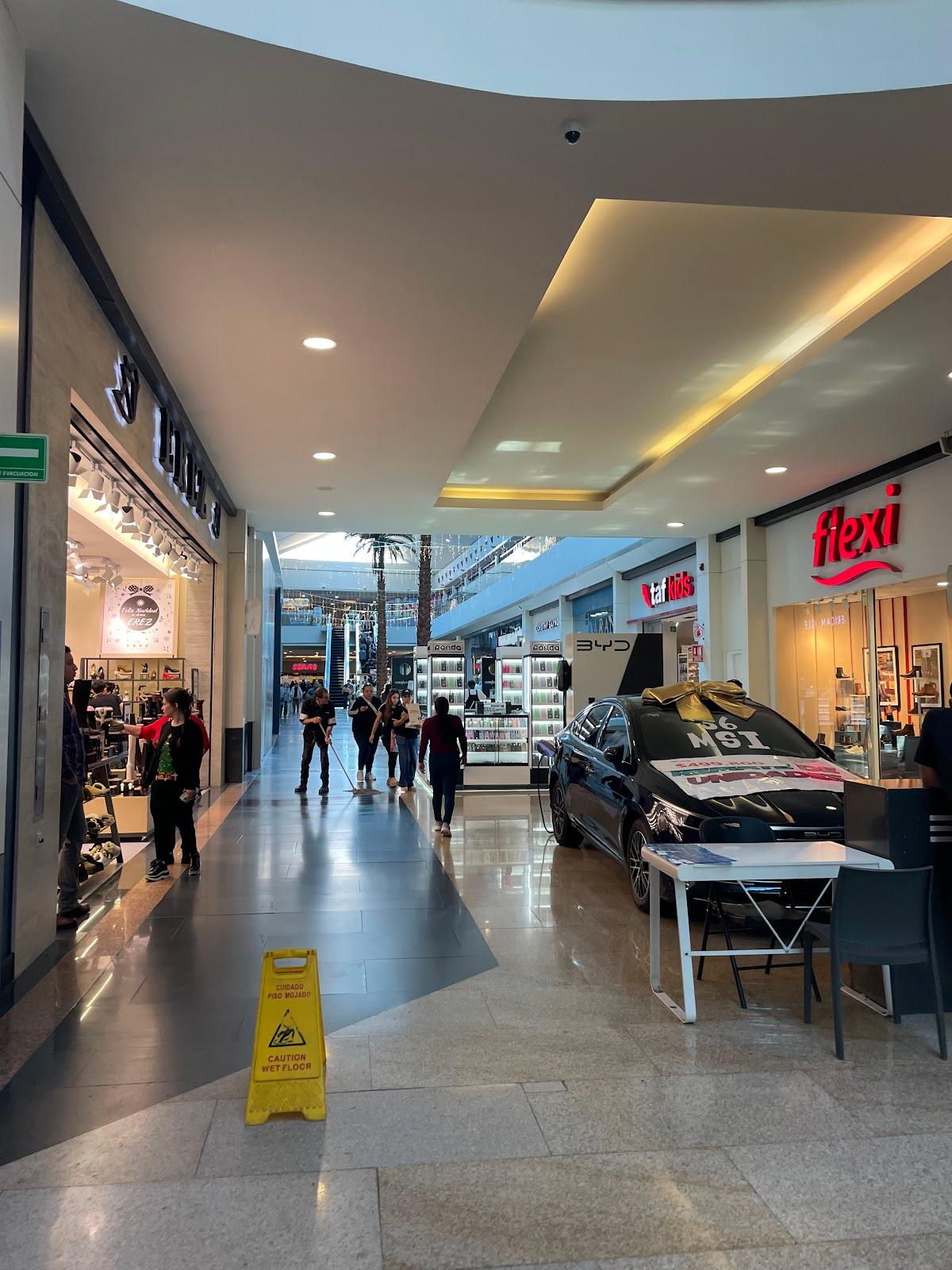 Plaza Fiesta Anáhuac galería 2