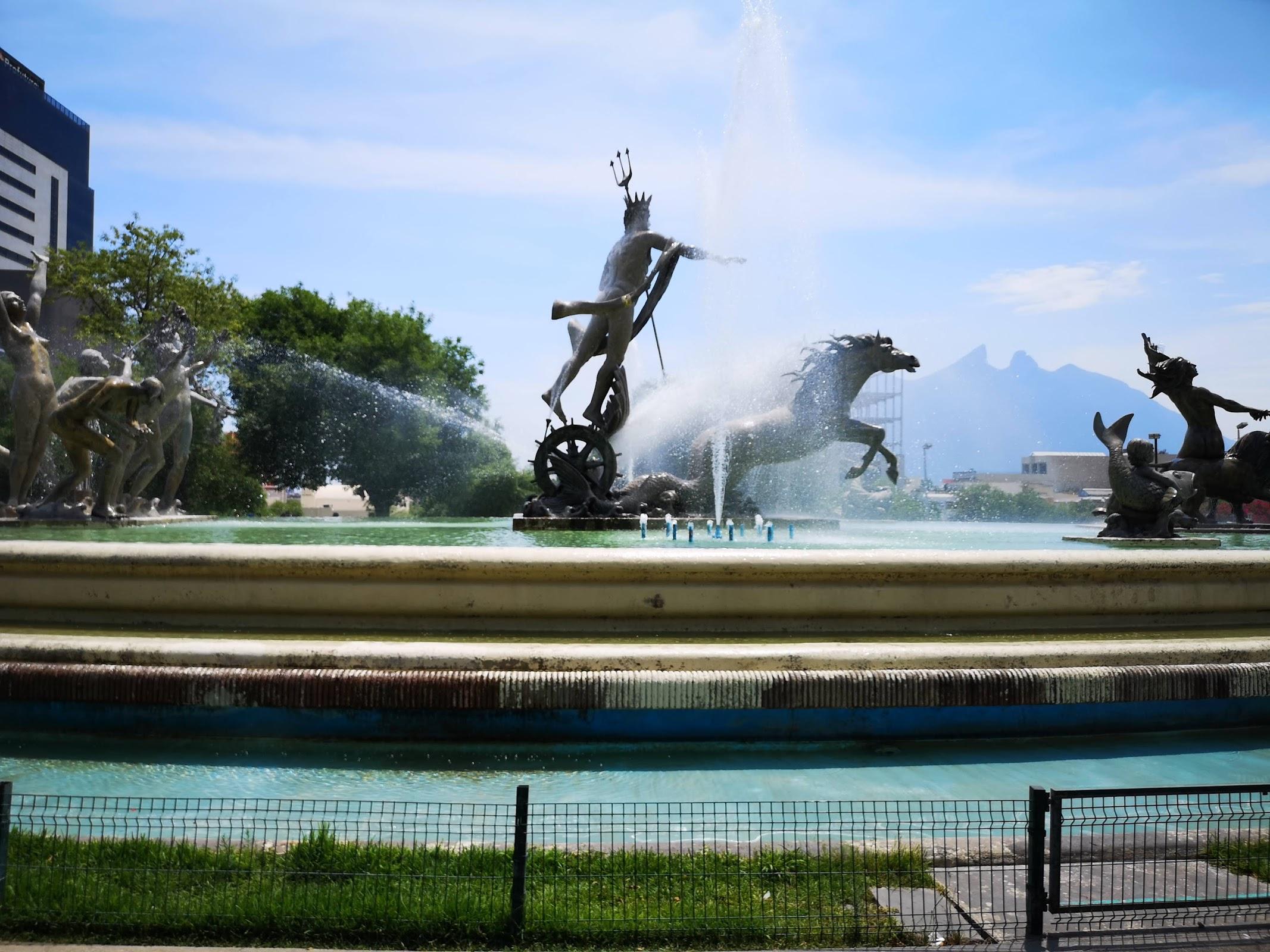 Macroplaza galería 4