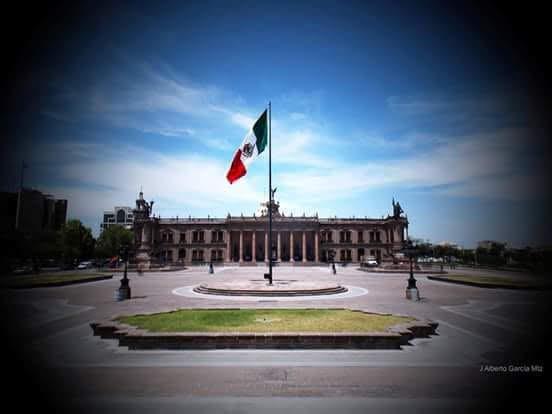 Macroplaza galería 9