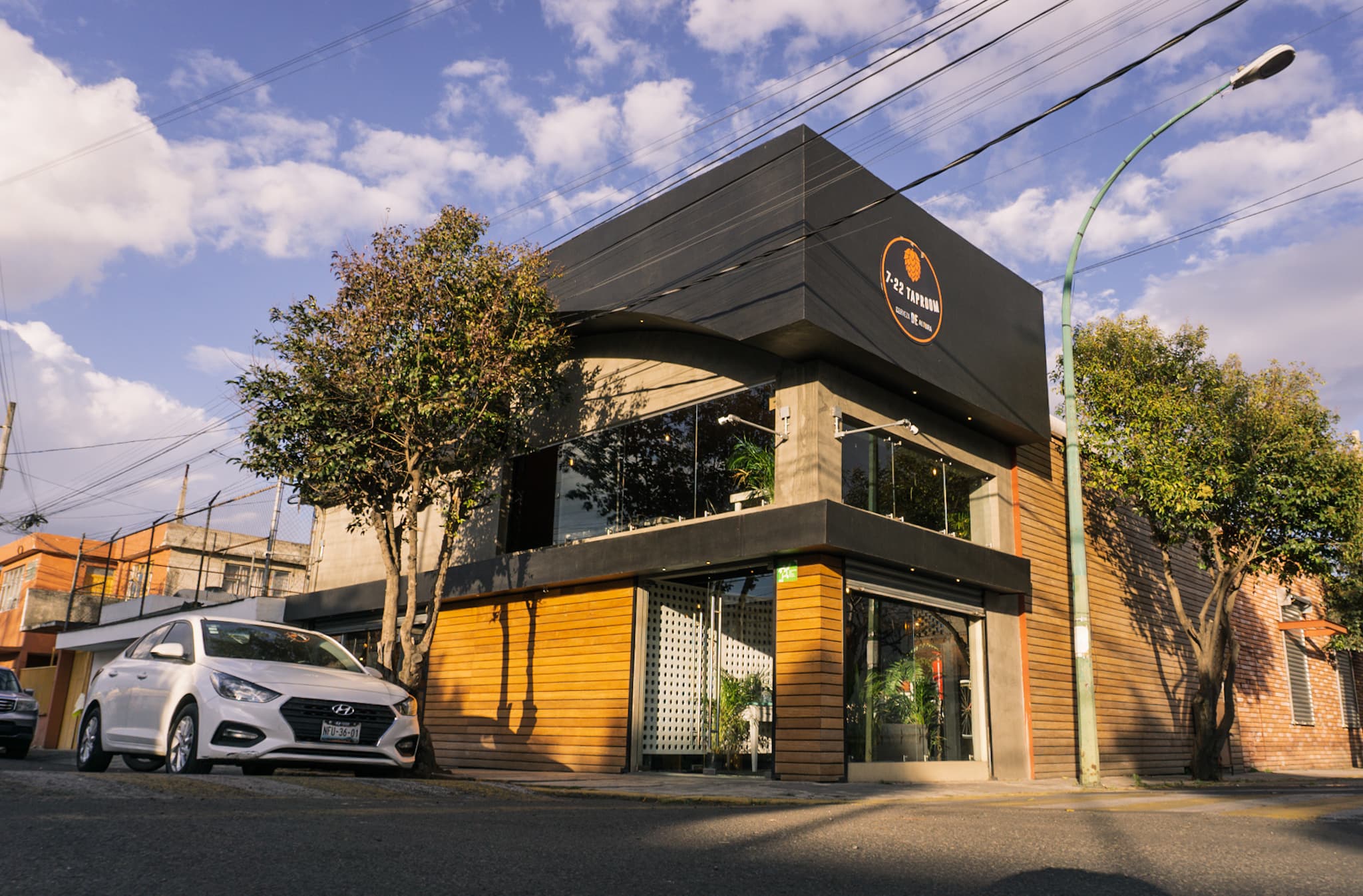 Siete-Veintidós Taproom miniatura 3