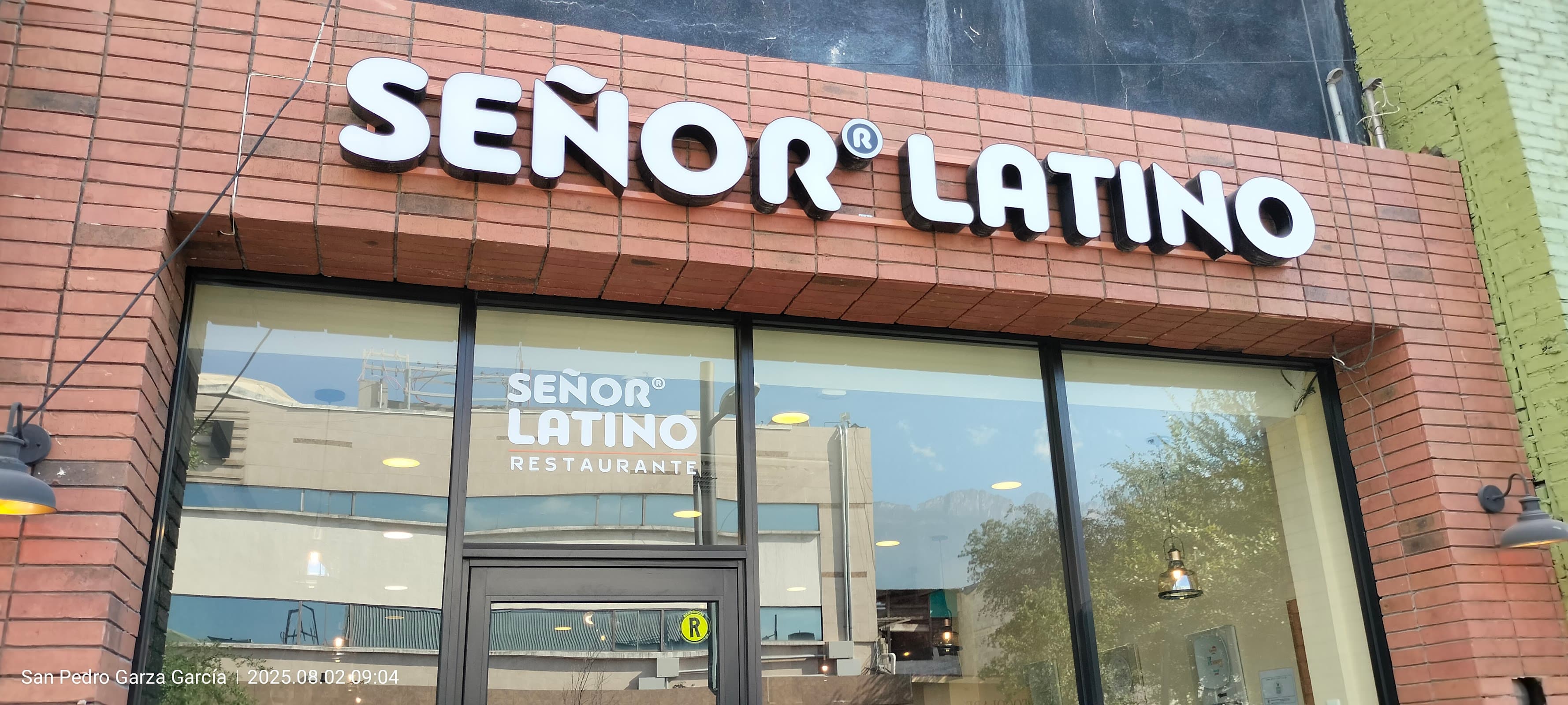 Señor Latino Suc. Valle en San Pedro Garza García