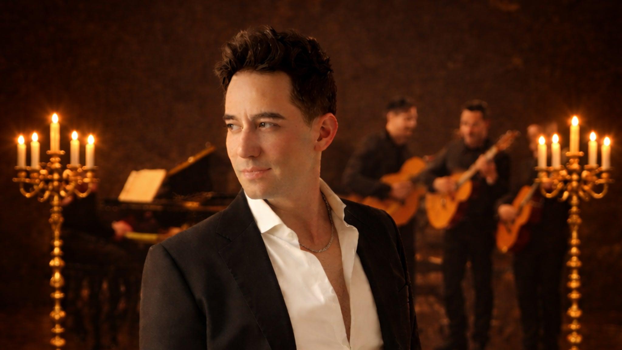 Fondo promocional del evento Ricardo Caballero "A la Luz de un Bolero"