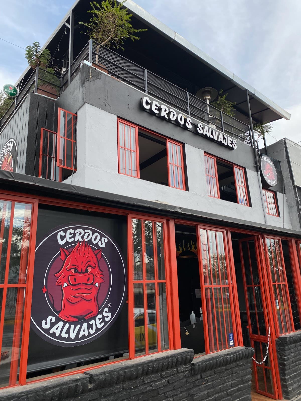 Restaurante Cerdos Salvajes Circunvalación en Guadalajara